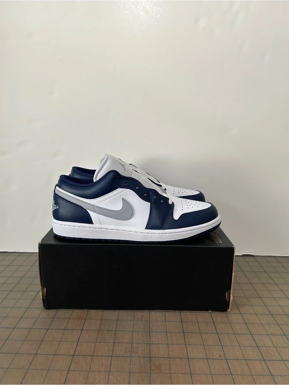 Jordan 1 Low ‘Wolf Grey Midnight Navy’